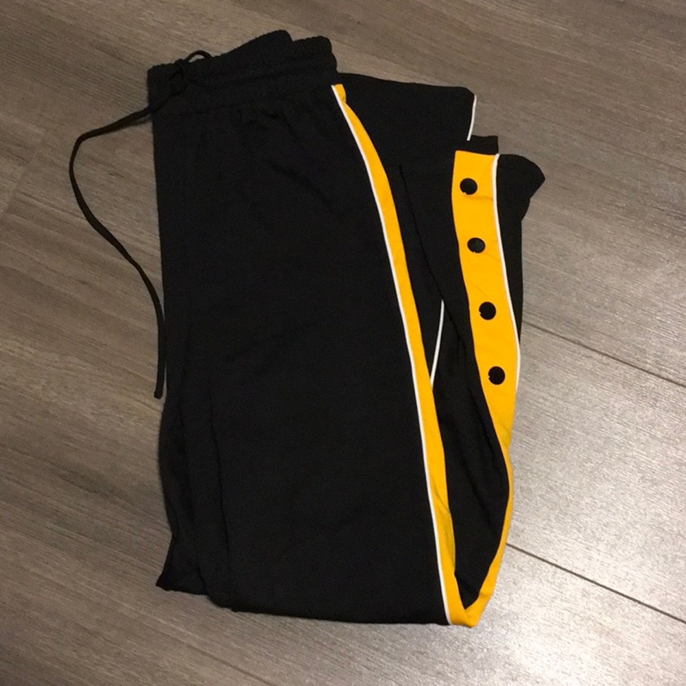 Forever21 💕2/$30💕  Black and Yellow Pants